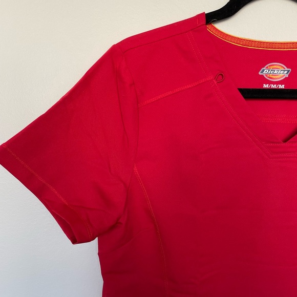 Dynamix by Dickies Women’s 3 Pocket Curved Hemline Scrub Top - Picture 3 of 12